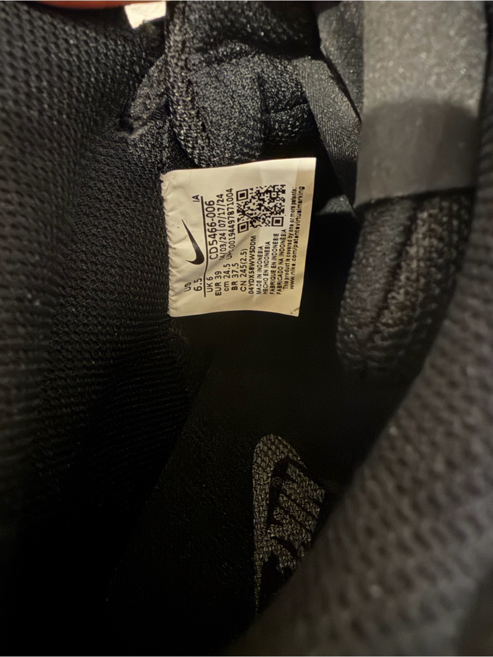 Nike Black Athletic Shoe Interior - Picture 4 of 8